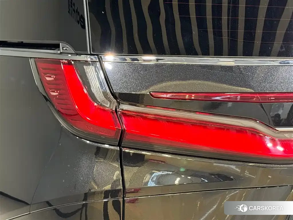 Lexus LM id 4600515 из Китая 18