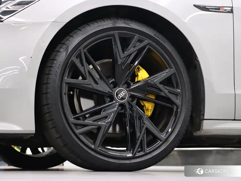 Audi A7L id 4622693 из Китая 18