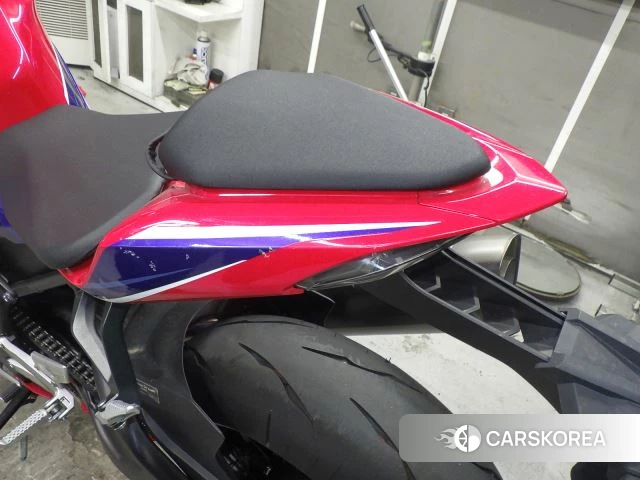Honda CBR1000RR-R FIREBLADE id 3949952 из Японии 18
