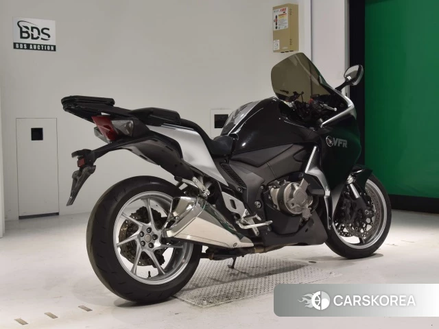 Проданный Honda VFR1200F DCT 2011 из Японии, фото 2