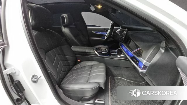 BMW 7 Series (G70) id 4248317 из Кореи 18