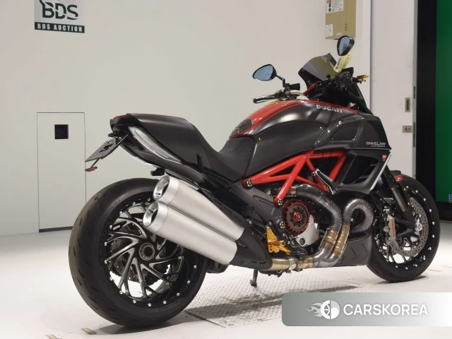 Проданный Ducati DIAVEL CARBON 2011 из Японии, фото 2