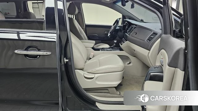 Kia All New Carnival id 4543621 из Кореи 18
