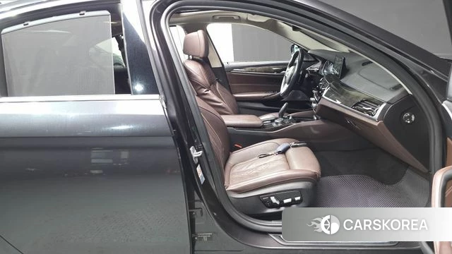 BMW 5 Series (G30) id 4658289 из Кореи 18