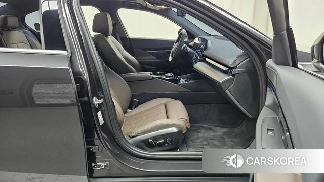 BMW 5 Series (G60) id 4584710 из Кореи 18