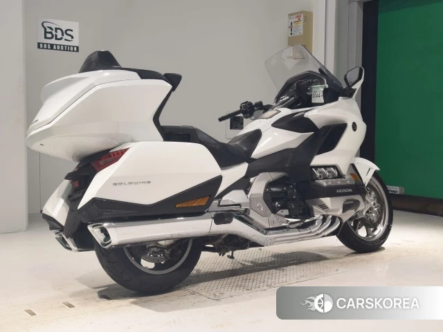 Проданный Honda GL1800 TOUR DCT 2021 из Японии