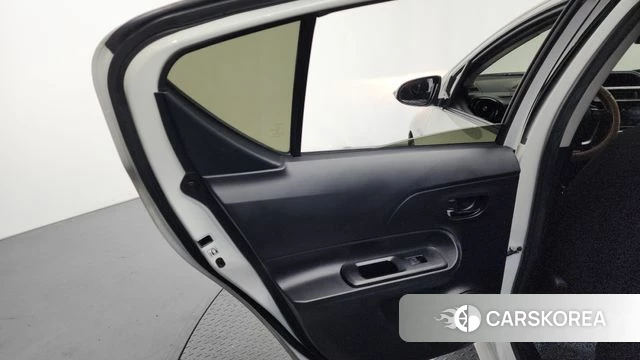 Toyota Prius C id 4285555 из Кореи 18