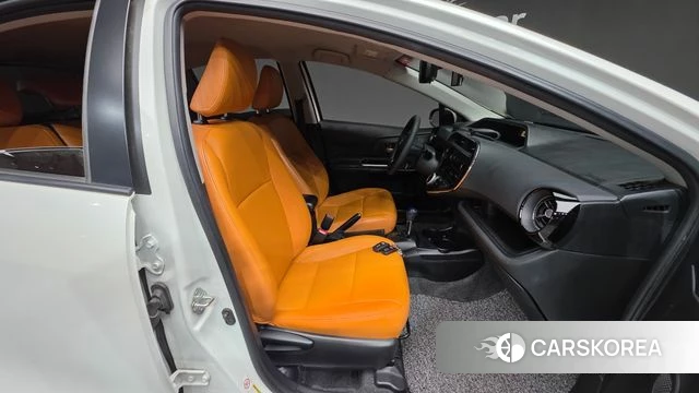 Toyota Prius C id 4232749 из Кореи 18