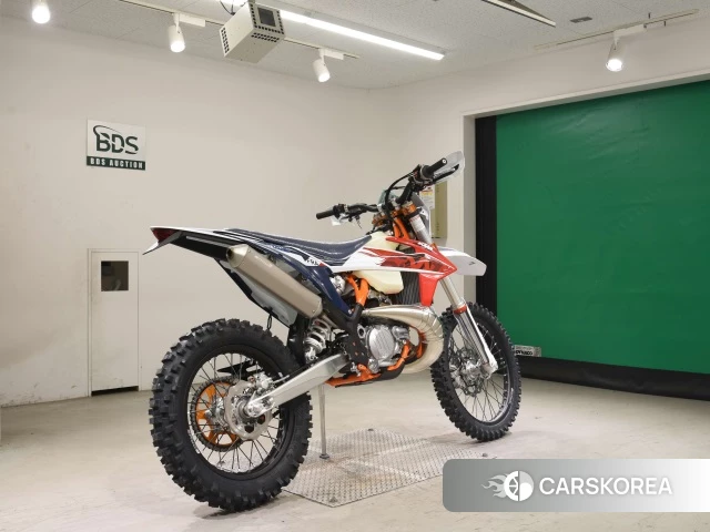 Проданный KTM 250 EXC-F SIX DAYS 2023 из Японии, фото 2