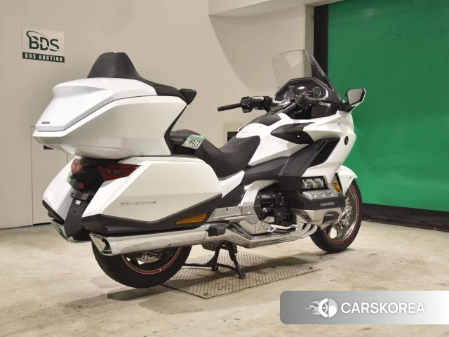 Проданный Honda GL1800 TOUR DCT 2021 из Японии, фото 2