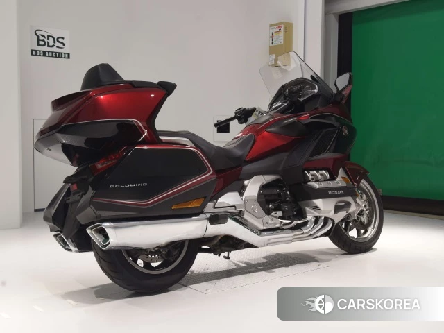 Проданный Honda GL1800 TOUR DCT 2019 из Японии