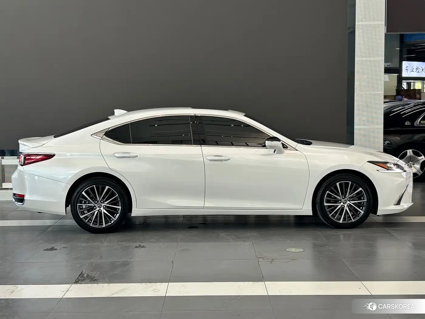 Lexus ES id 4686102 из Китая 18