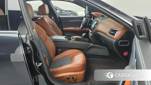 Maserati Ghibli id 4688613 из Кореи 18