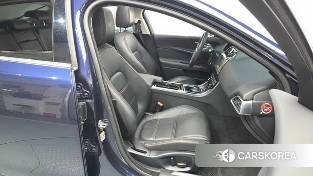 Jaguar XE id 4638145 из Кореи 18