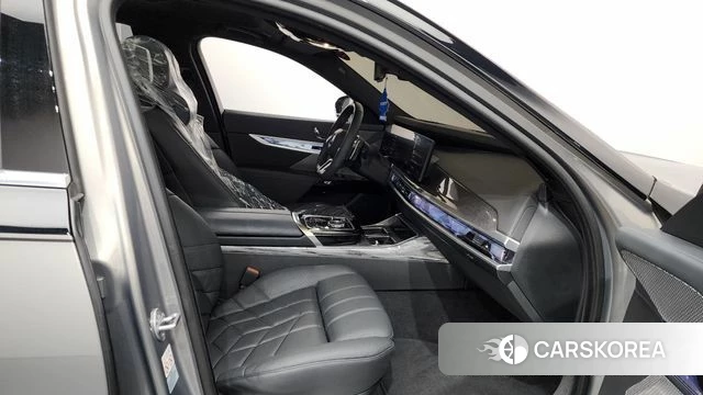 BMW 7 Series (G70) id 4280153 из Кореи 18