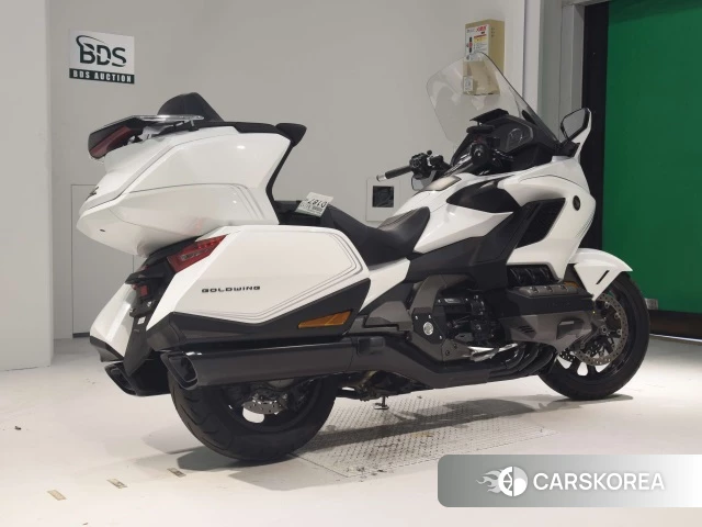 Проданный Honda GL1800 TOUR DCT 2020 из Японии