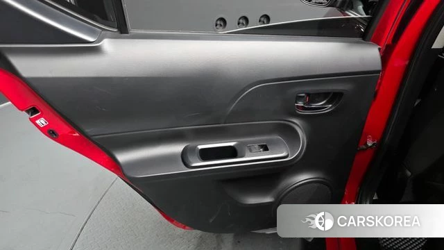 Toyota Prius C id 4693888 из Кореи 18