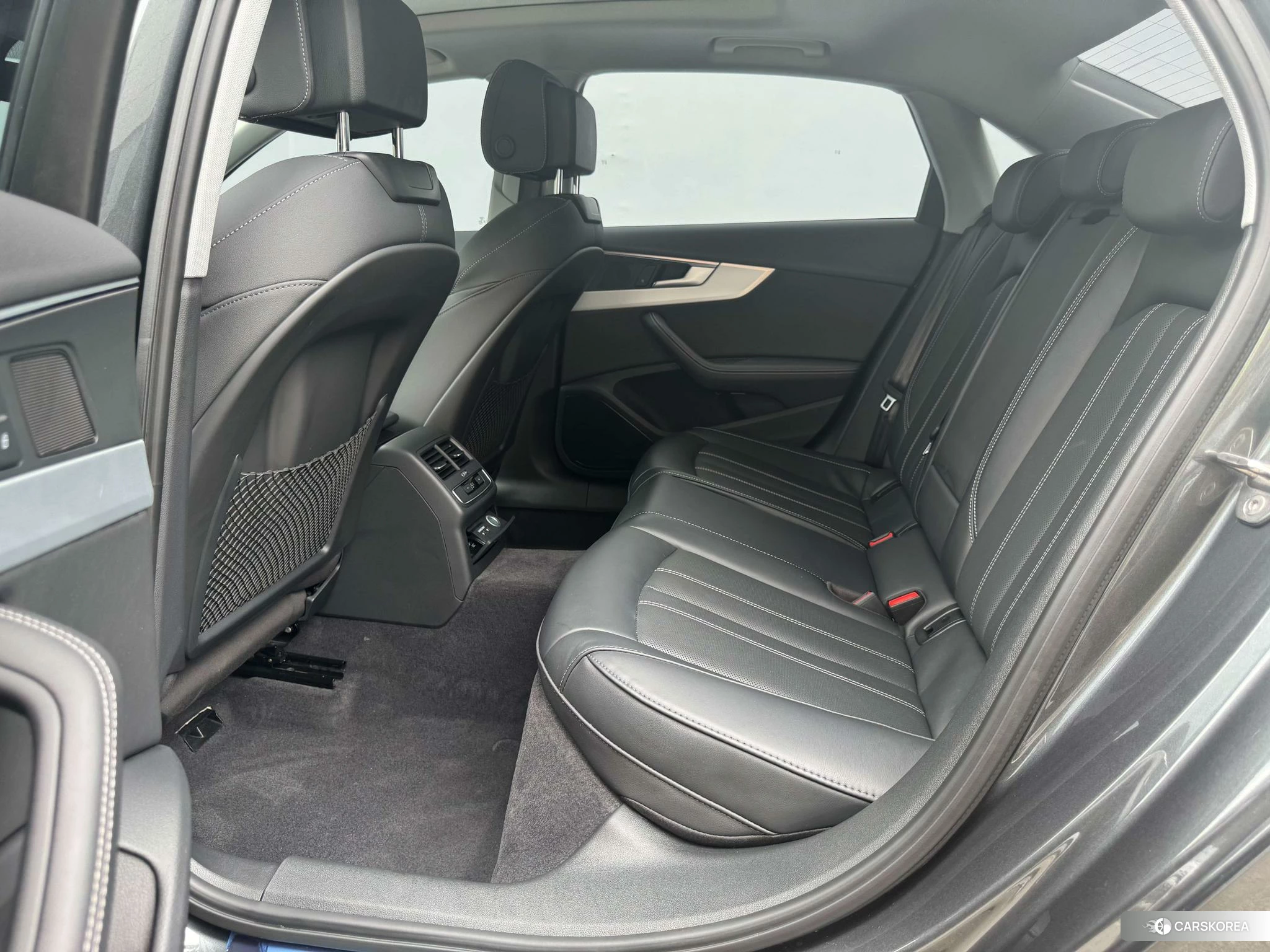 Audi A4L id 4455149 из Китая 18