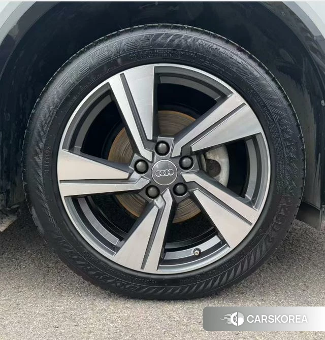 Audi Q2L id 4261206 из Китая 18