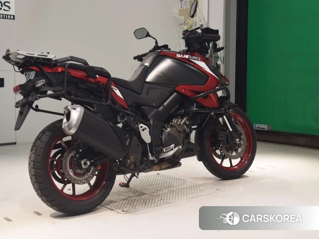 Проданный Suzuki V-STROM 1050 2023 из Японии, фото 2