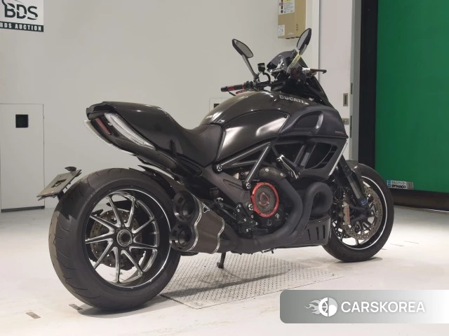 Проданный Ducati DIAVEL CARBON 2011 из Японии, фото 2