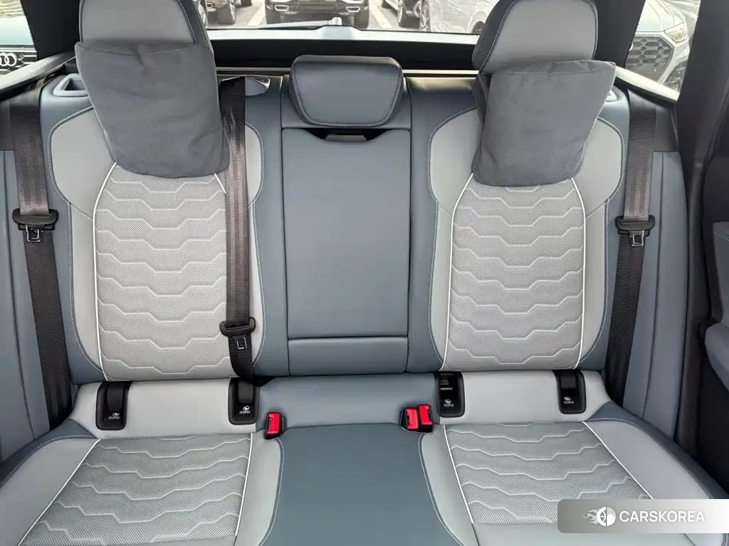 Audi Q6L id 4628132 из Китая 18