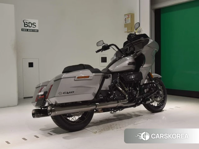 Проданный Harley-Davidson Road Glide FLTRXSE 1980 CVO 2023 из Японии, фото 2