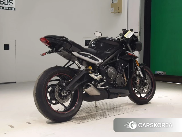 Проданный Triumph STREET TRIPLE 765 RS 2018 из Японии, фото 2