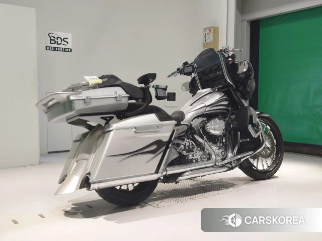 Проданный Harley-Davidson Street Glide FLHXSE1800 CVO 2015 из Японии, фото 2