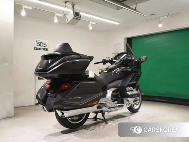 Проданный Honda GL1800 TOUR DCT 2021 из Японии, фото 2