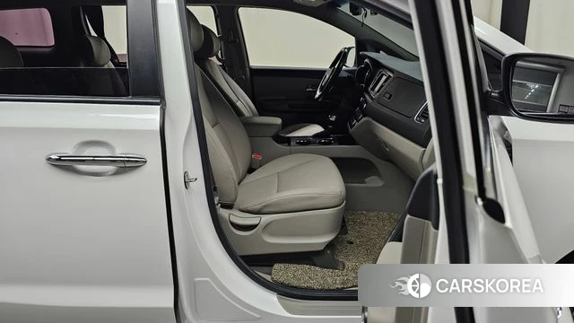 Kia The New Carnival id 4931032 из Кореи 18