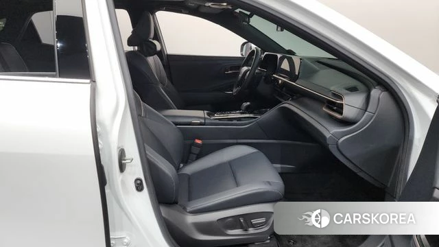 Toyota Crown Crossover id 4607840 из Кореи 18
