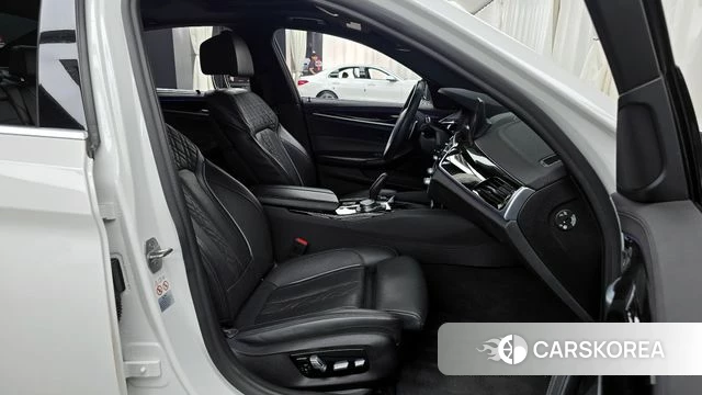 BMW 5 Series (G30) id 4390115 из Кореи 18
