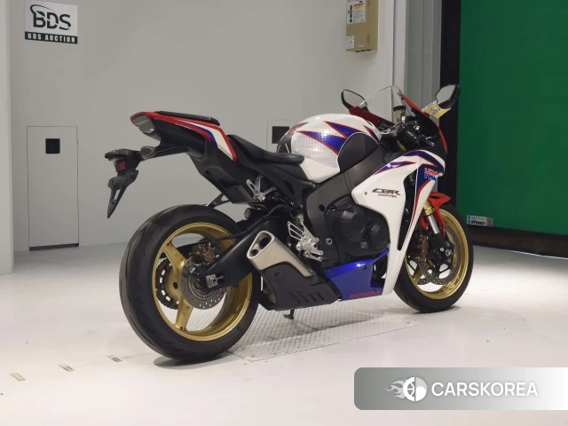 Проданный Honda CBR1000RR ABS id 4177105 из Японии, фото 2