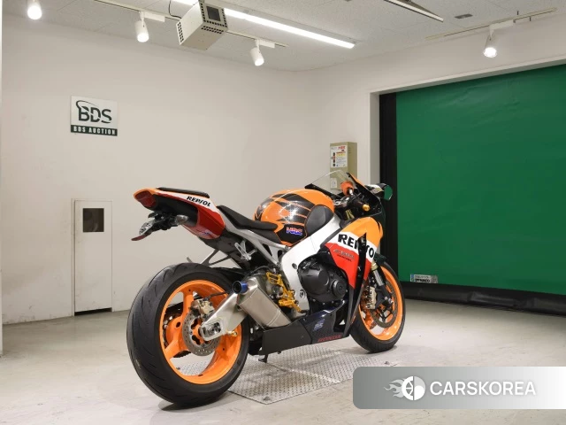 Проданный Honda CBR1000RR 2010 из Японии, фото 2