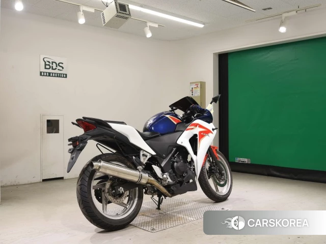 Проданный Honda CBR250R 2011 из Японии, фото 2