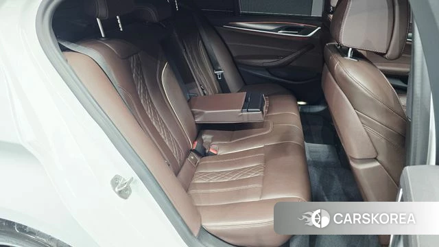 BMW 5 Series (G30) id 4243947 из Кореи 18