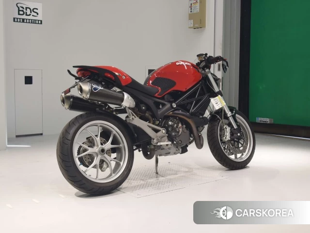 Проданный Ducati MONSTER 1100 2010 из Японии, фото 2