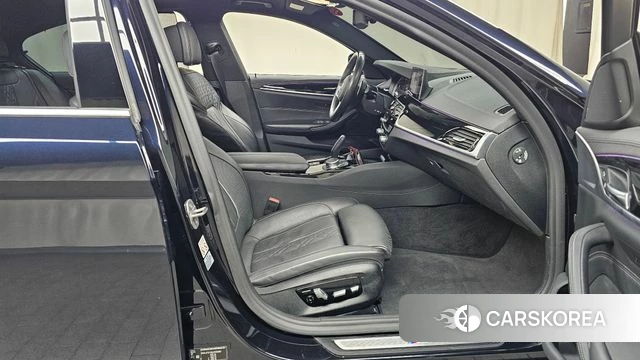 BMW 5 Series (G30) id 4284772 из Кореи 18