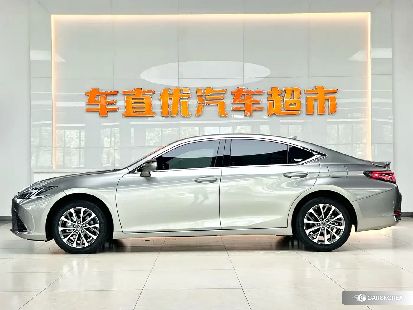 Lexus ES id 4669353 из Китая 18