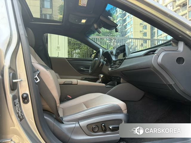 Lexus ES id 4300147 из Китая 18