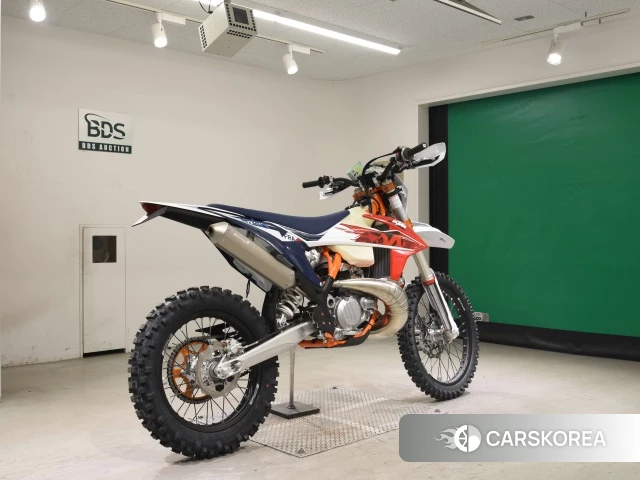 Проданный KTM 250 EXC-F SIX DAYS 2023 из Японии, фото 2