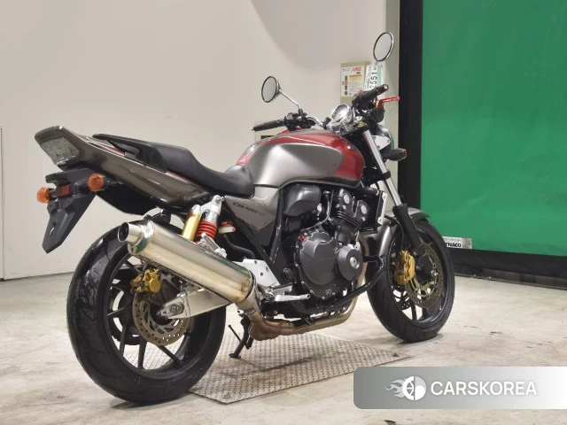 Проданный Honda CB400SF 2017 из Японии