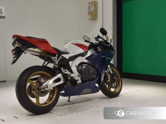 Проданный Honda CBR1000RR 2010 из Японии, фото 2