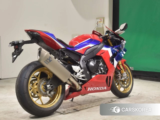 Проданный Honda CBR1000RR-R FIREBLADE SP 2023 из Японии, фото 2