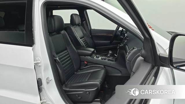 Jeep Grand Cherokee id 4646677 из Кореи 18