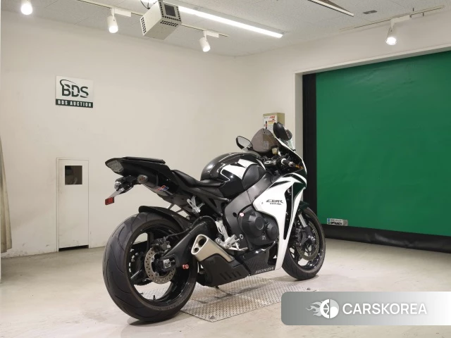 Проданный Honda CBR1000RR 2010 из Японии, фото 2