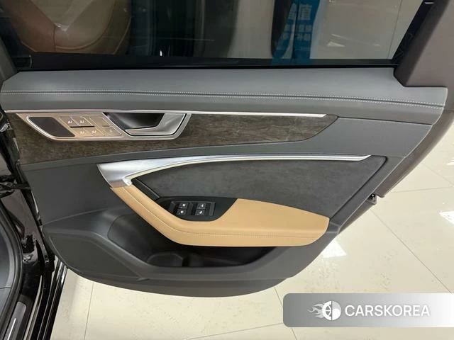 Audi A6L id 4279246 из Китая 18