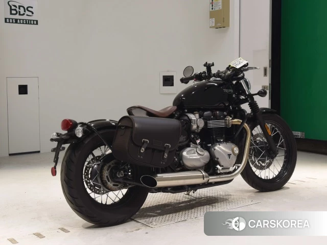 Проданный Triumph BONNEVILLE BOBBER 2017 из Японии, фото 2