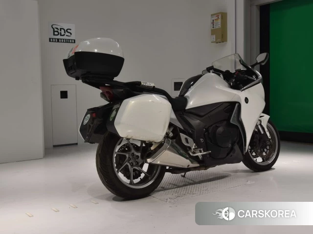 Проданный Honda VFR1200F 2010 из Японии, фото 2
